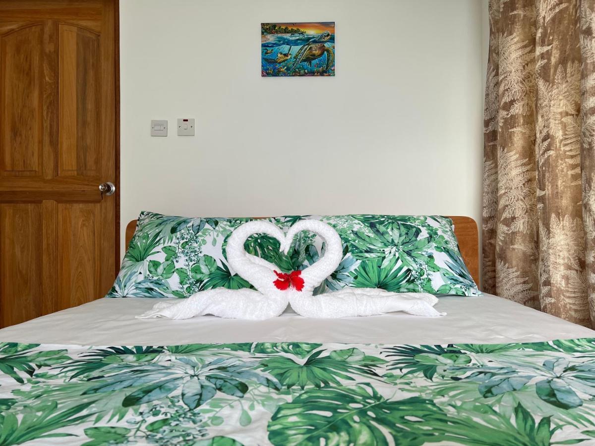 Western Ocean Breeze Self Catering วิกตอเรีย ภายนอก รูปภาพ